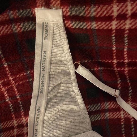 2 Marilyn Monroe bra’s - Picture 7 of 12